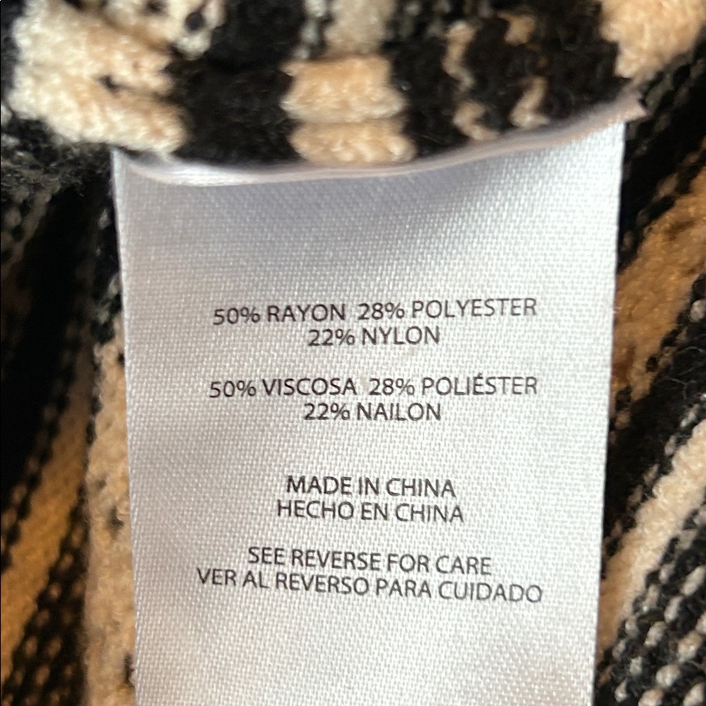 EUC Express Cardigan (size XXL) - Picture 8 of 9